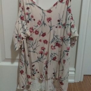 Tshirt with open shoulders